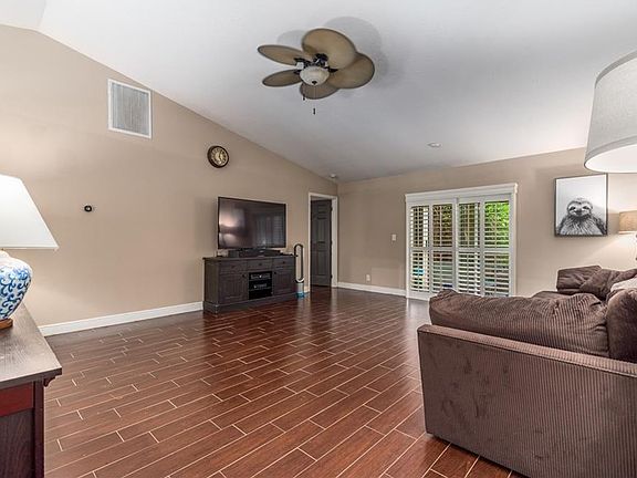 3rd image of 1144 SW Janette Ave