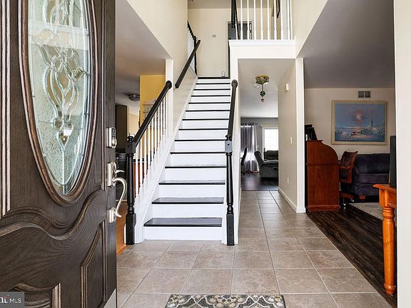 2nd image of 337 Leeward Rd