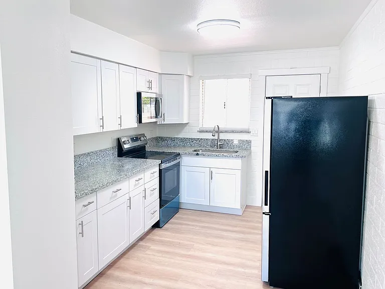 1320 G St — Photo 10