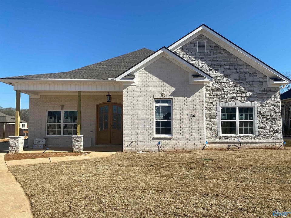 1st image of 136 Arbor Creek Trl