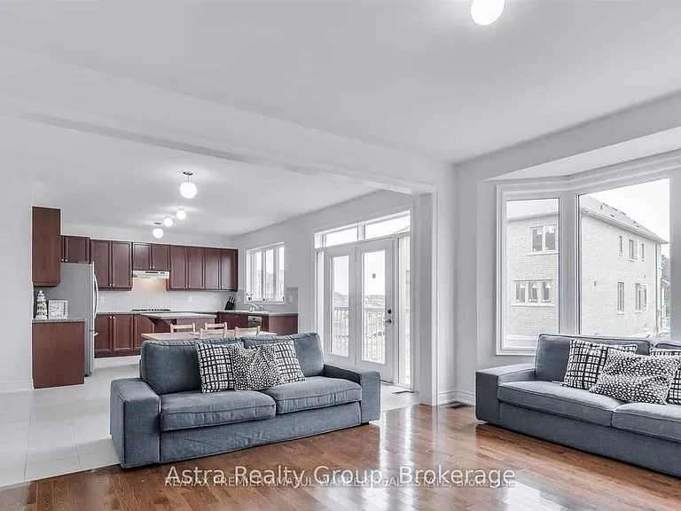 596 Mactier Dr — Photo 17