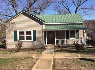 1211 N 2nd St, De Soto, MO 63020