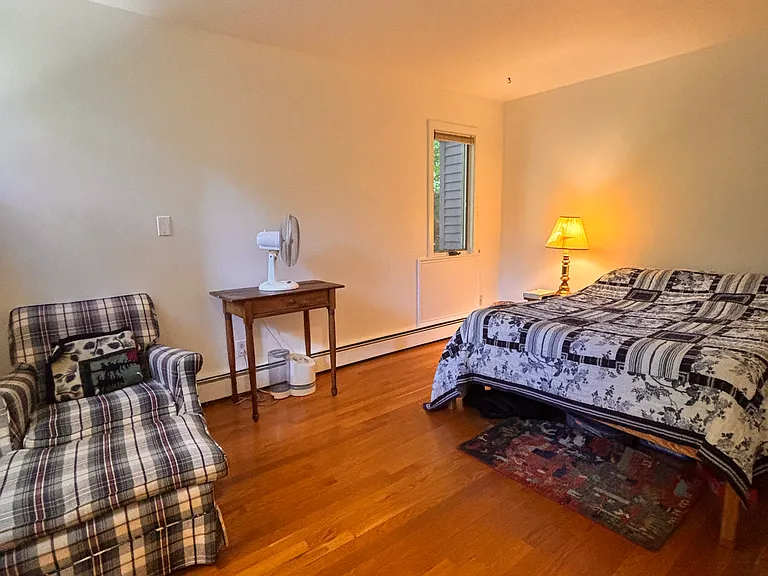 8 Bond St — Photo 13