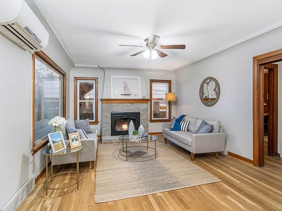 4th image of 1115 N Rainier Ave