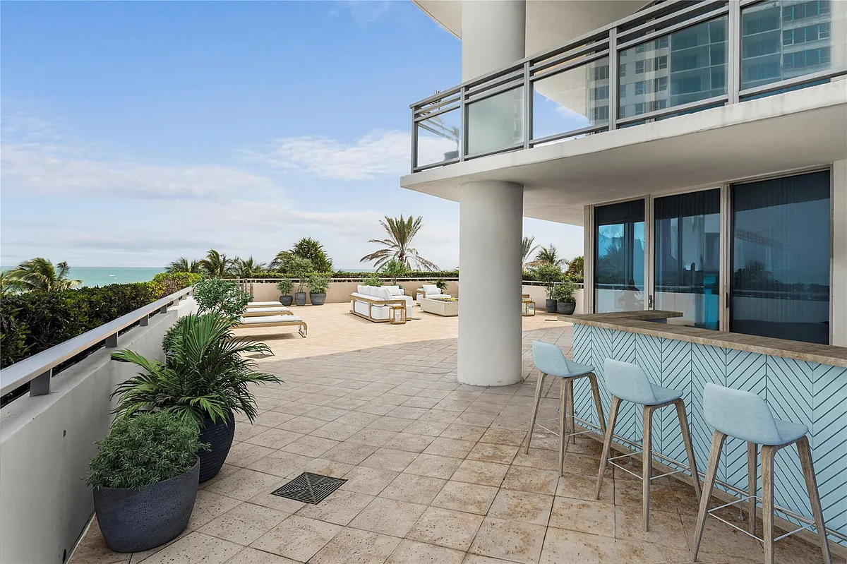 Photo 2 of 29 - 3535 S Ocean Dr #402 - Hollywood, FL Building Photo - 3535 S Ocean Dr #402