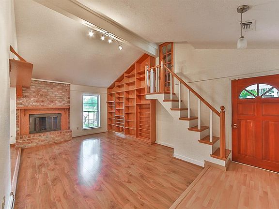 4th image of 13903 Piping Rock Ln