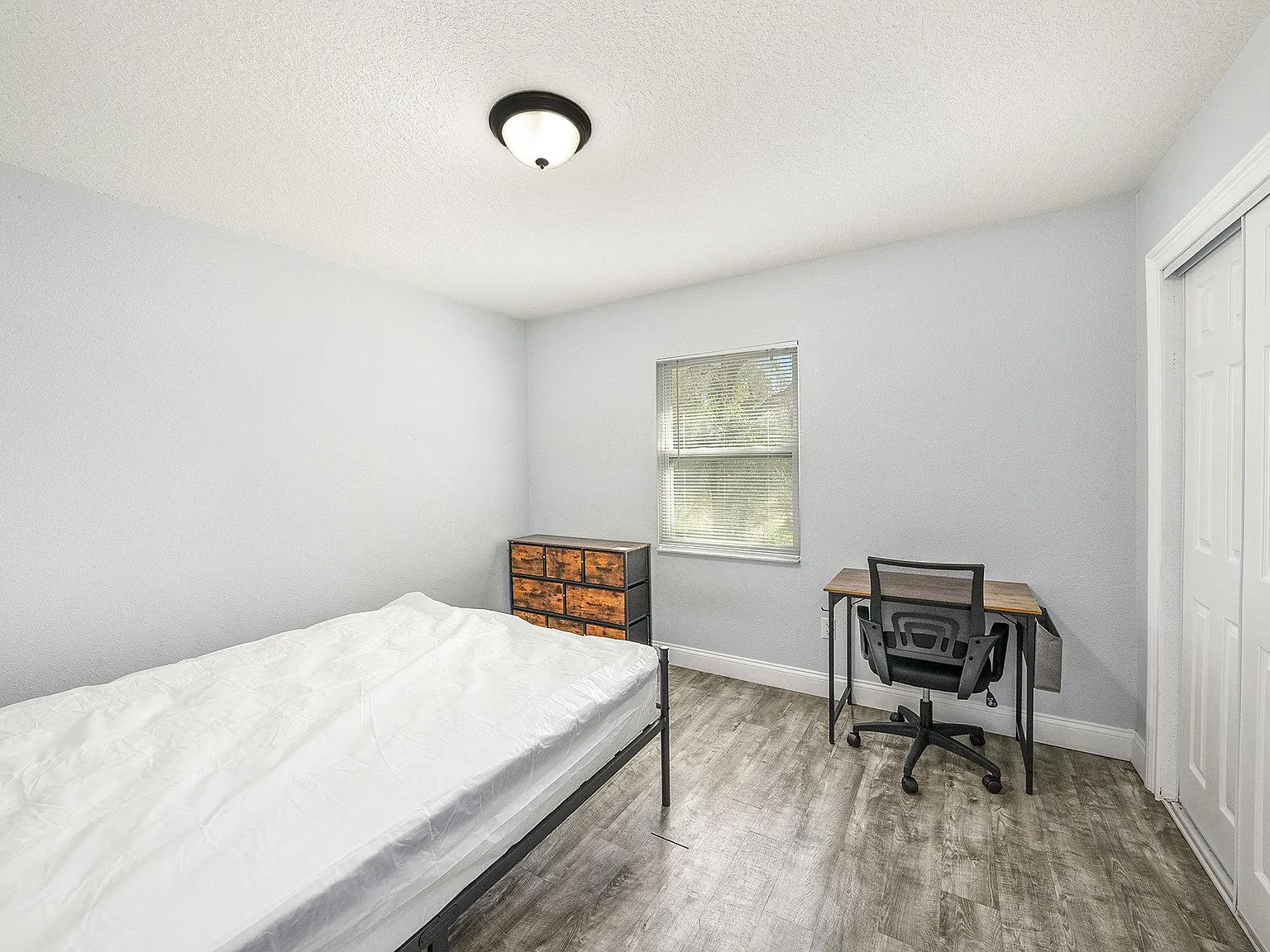 4 bed, 1.0 bath, 850 sqft, $767 — Photo 3