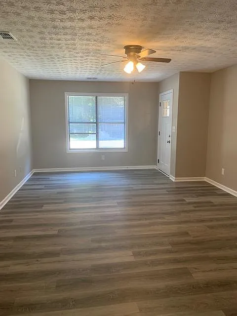 2 bed, 1038 sqft, $1,500 — Photo 2