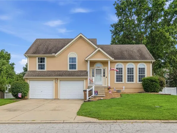 903 Silver Lake Cir, Raymore, MO 64083