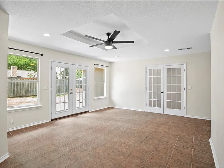 2309 Lawndale Dr — Photo 8
