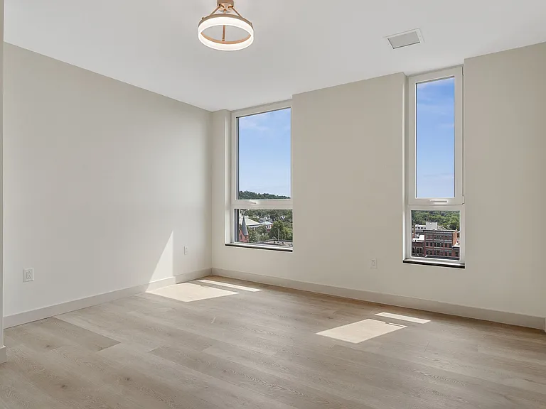 Bank Street Apartments — Photo 40