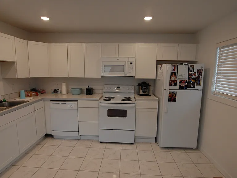 822 Oak St N — Photo 1