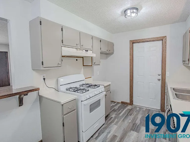 608 N Janeway Ave — Photo 12