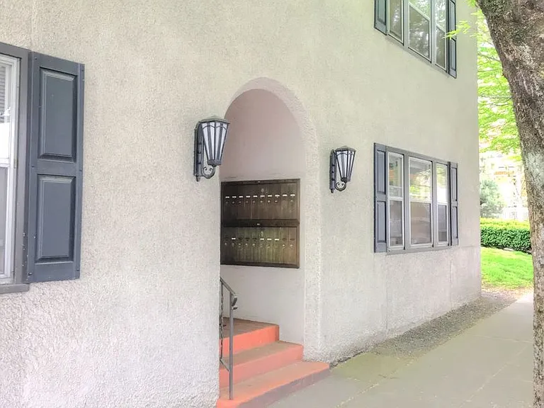 1035 SE 12th Ave — Photo 12