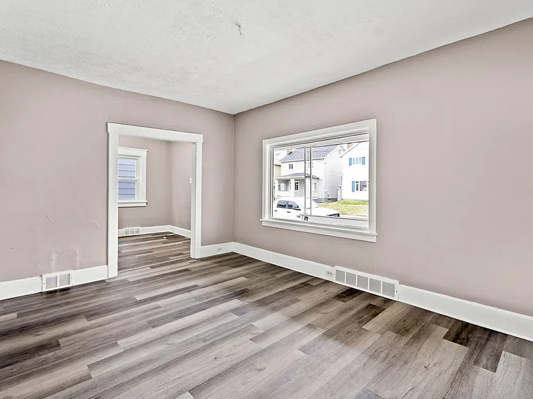 1108 Main St — Photo 16