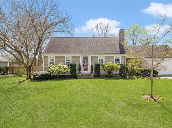 7 Laurel Ln, Barrington, RI 02806