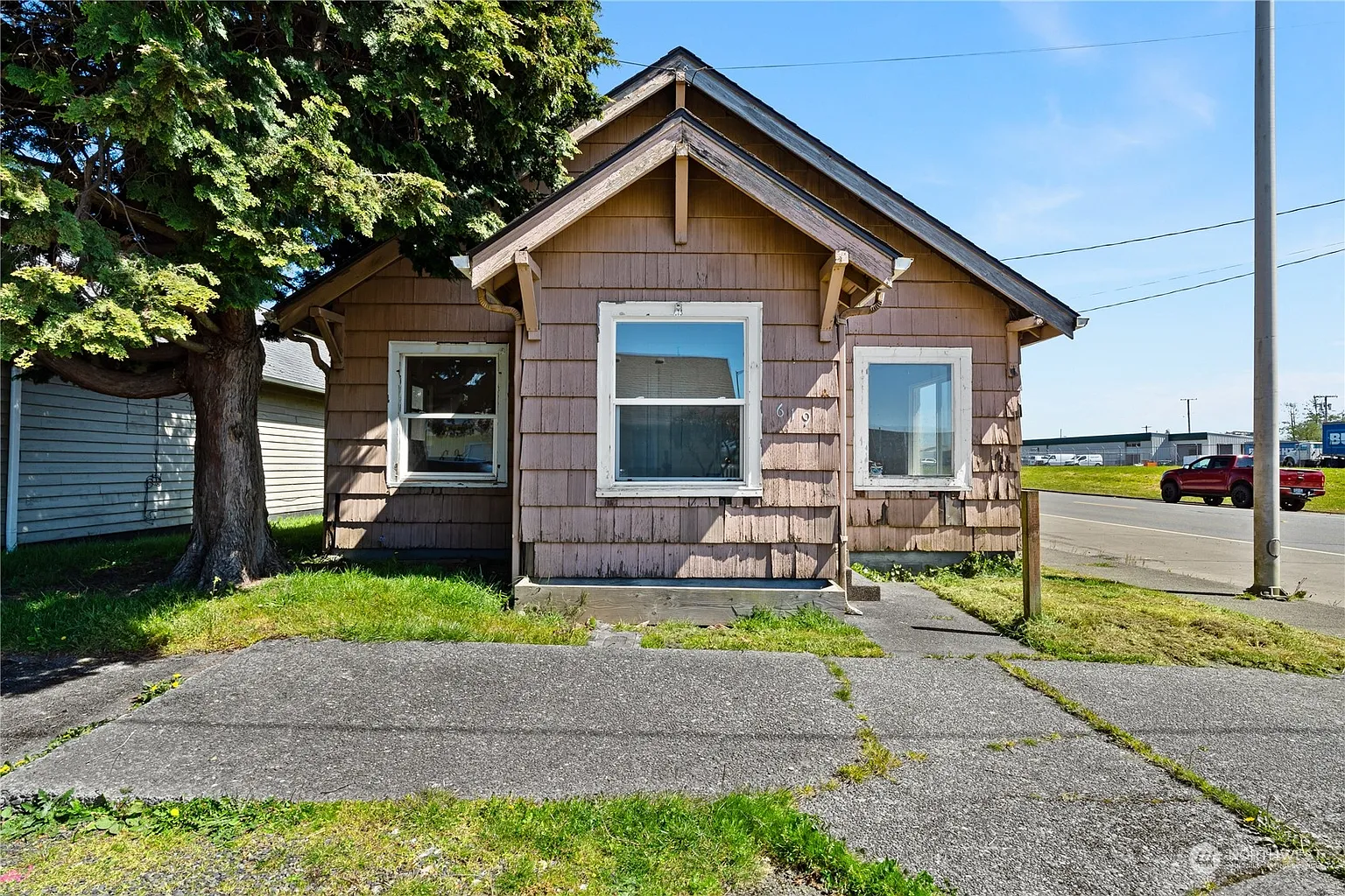619 27th Street photo 1