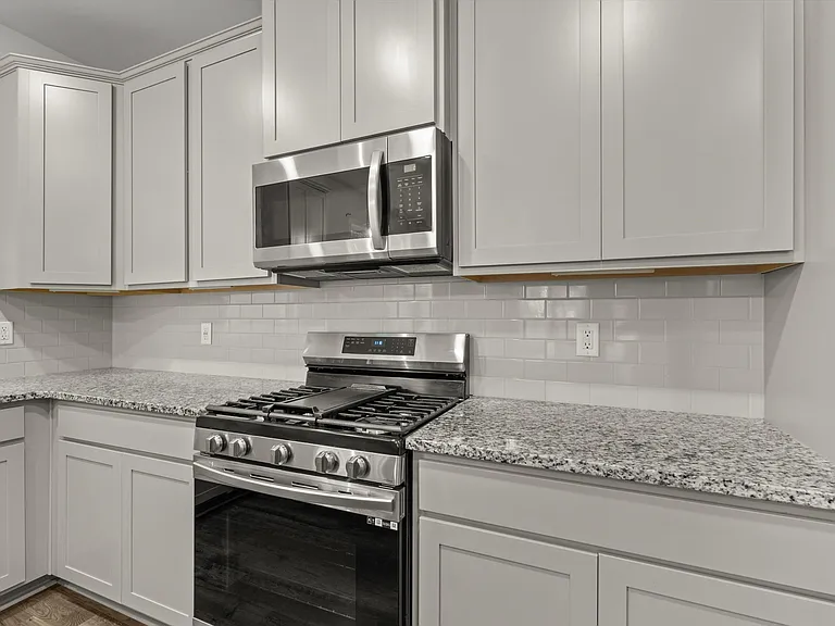 596 Count Fleet Ct — Photo 14