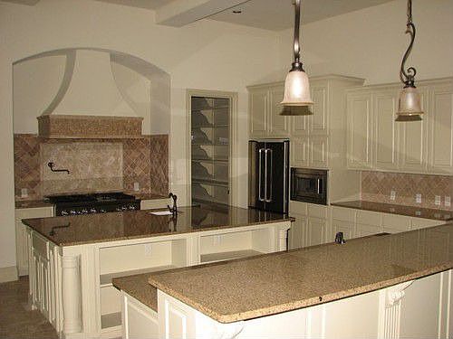 3rd image of 107 Harbor Hill Dr