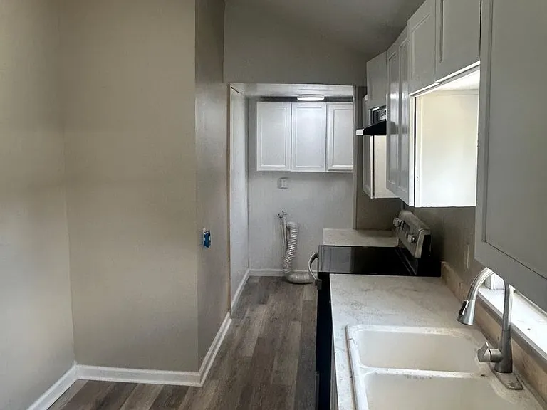 721 Ronnie St — Photo 2