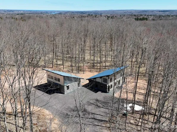15710 Coles Creek Rd, Atlantic Mine, MI 49905