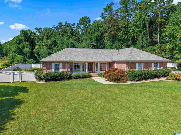 2312 N Village Ln, Gardendale, AL 35071