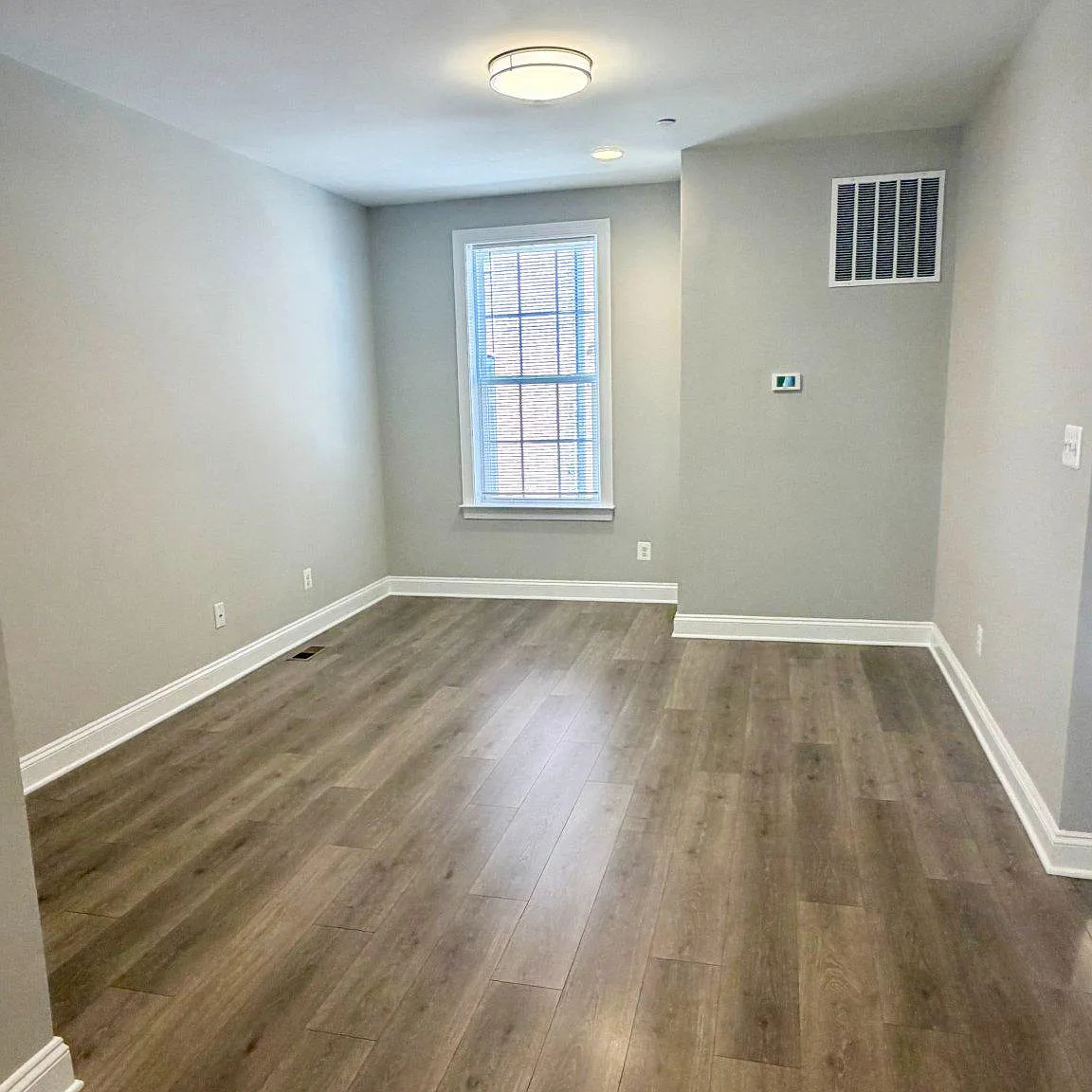 4 bed, 3.5 bath, 2200 sqft, $3,200 — Photo 4