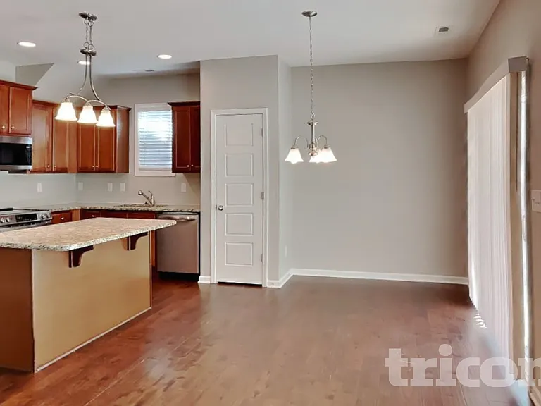 32 Balboa Pkwy — Photo 3
