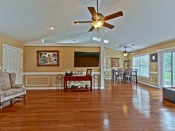 4th image of 425 Red Fox Street NW