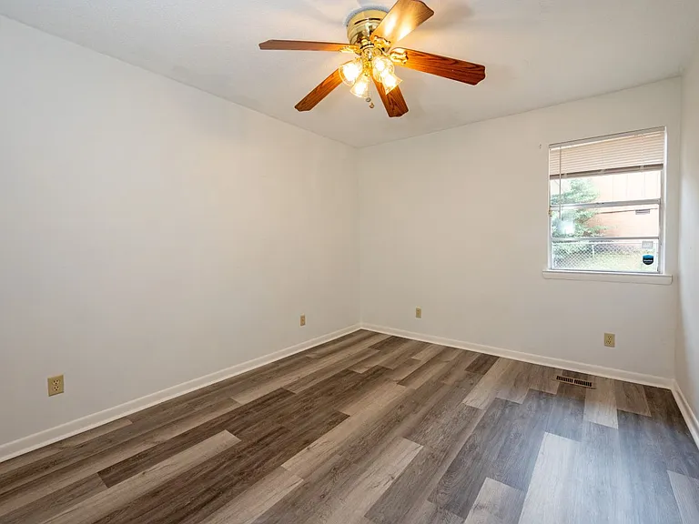 1320 Northpoint Cir — Photo 8