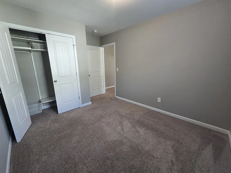 3917 Valley Side Ct — Photo 34