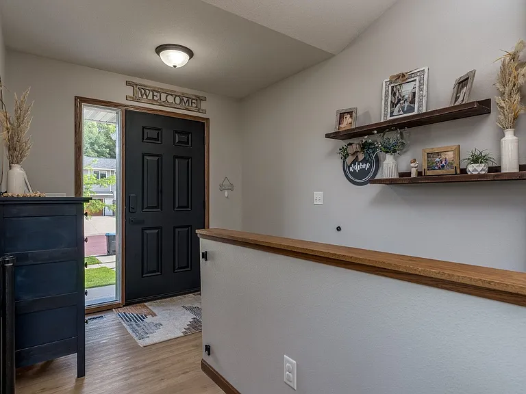 305 Tanager Rd — Photo 3
