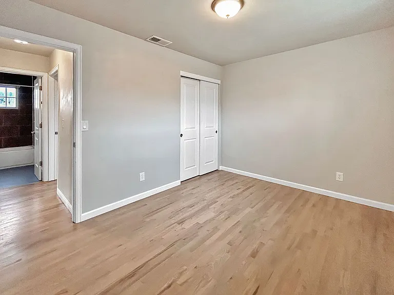 Sloan's Lake: 2-Bedroom Unit With High-End Finishes — Photo 15
