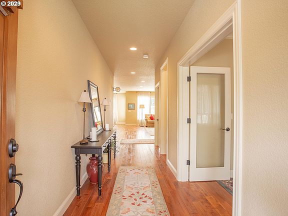 3rd image of 10403 NE 123rd Pl