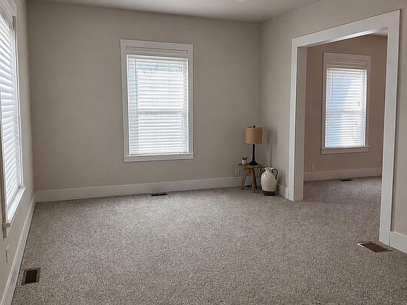 3rd image of 601 E Jefferson St