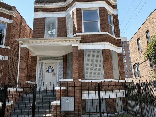 6018 S Eberhart Ave, Chicago, IL 60637