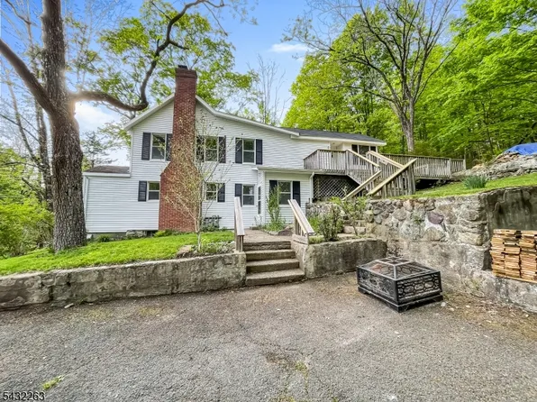 270 Macopin Rd, Bloomingdale Boro, NJ 07403