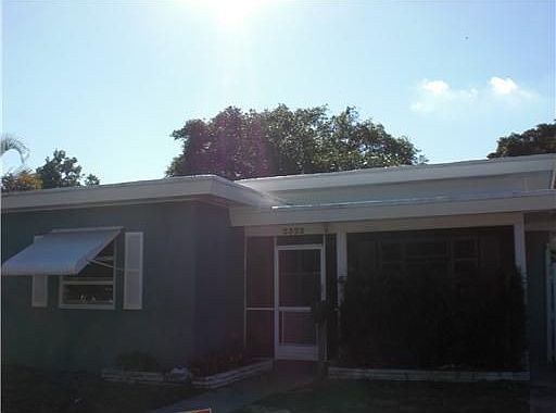 2nd image of 2322 Washington St