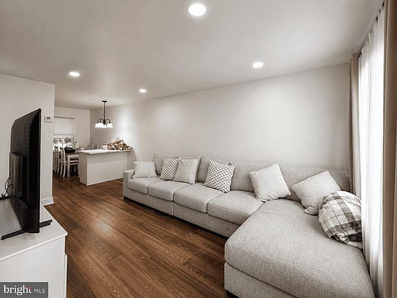 5th image of 3704 Lyndale Ave