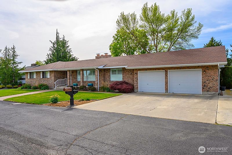 2nd image of 725 Canterbury Road NW
