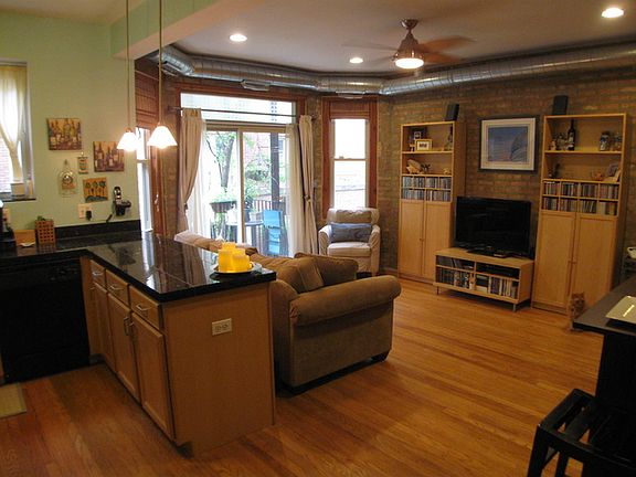 4th image of 1645 W Pratt Blvd #A-1