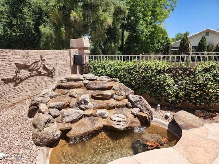1075 N Saguaro St — Photo 30