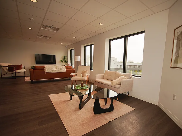 387 King St E #407 — Photo 14