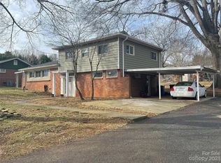 2211 6th St NE, Hickory, NC 28601