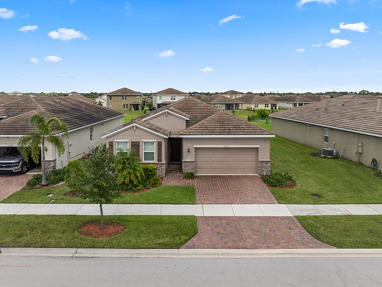 10552 SW Toren Way — Photo 36