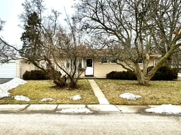 902 Chippewa Cir, Carpentersville, IL 60110