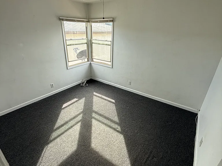 5204 Knowlton St #4 — Photo 4