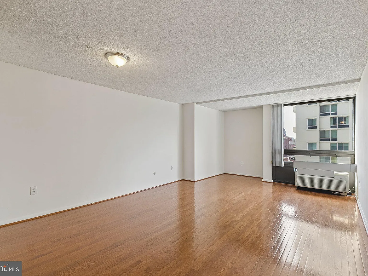 1 bed, 850 sqft, $2,095 — Photo 2