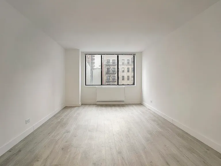 200 E 33rd St #11E — Photo 6