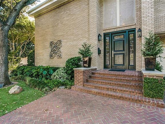 2nd image of 4303 University Blvd